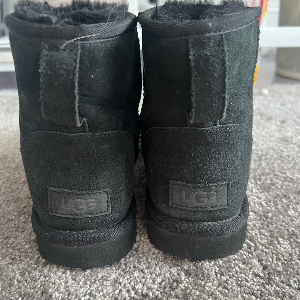 UGG mini 
Black - Picture 6 of 9
